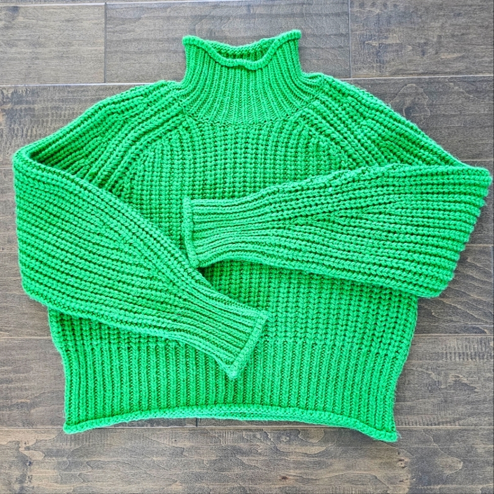 H&M Green Ribbed Turtleneck Sweater